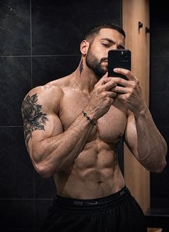 Arabic_visiteur - Male escort in Tunis Photo 9 of 9