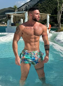 Arabman Vip - masseur in Beirut Photo 9 of 10