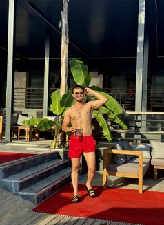 Aras - Male escort in İstanbul Photo 2 of 6