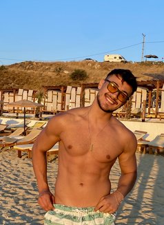 Aras - Male escort in İstanbul Photo 2 of 5