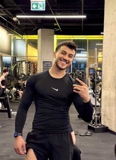 Aras - Male escort in İstanbul Photo 3 of 5