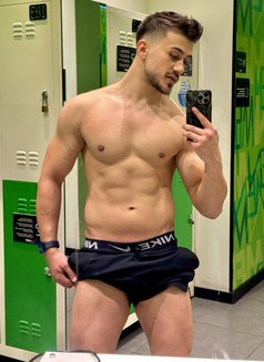 Aras - Male escort in İstanbul Photo 1 of 5