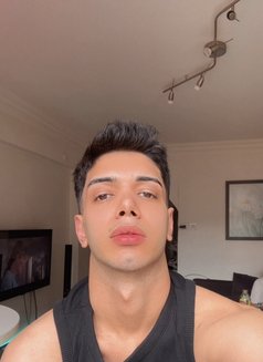 Aras - Male escort in Riyadh Photo 1 of 9