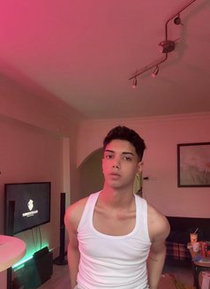 Aras - Male escort in Riyadh Photo 2 of 9