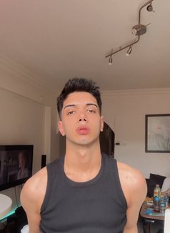 Aras - Male escort in Riyadh Photo 4 of 9