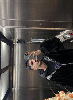 Aras - Male escort in Riyadh Photo 7 of 9