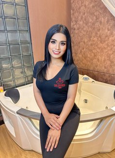 Araya - Transsexual escort in Abu Dhabi Photo 11 of 12