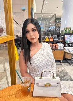 Araya - Transsexual escort in Abu Dhabi Photo 8 of 10