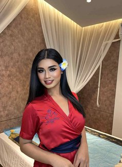 Araya - Transsexual escort in Abu Dhabi Photo 9 of 10