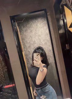Arbella - escort in Medan Photo 2 of 5