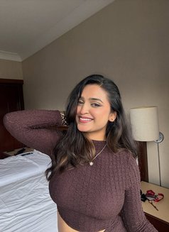 Archana - puta in Hyderabad Photo 3 of 5