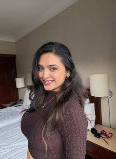 Archana - puta in Hyderabad Photo 5 of 5