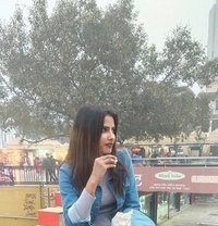 Archana Singh - puta in Gurgaon