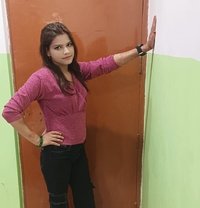 Archana Singh - puta in Gurgaon