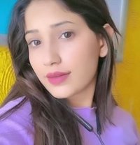 Archana Singh - puta in Noida