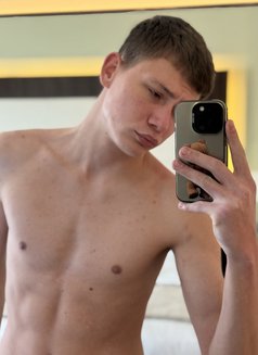 Archy - Male escort in Dubai Photo 2 of 17