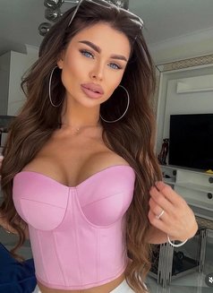 Arcobaleno - Agencia de putas in Paris Photo 4 of 5