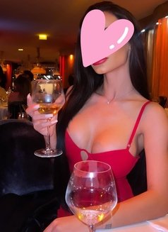 ARE U HORNY THAT NIGHT? CUZ I AM - escort in Abu Dhabi Photo 1 of 16