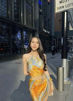 Areeya - escort in Seoul Photo 2 of 5