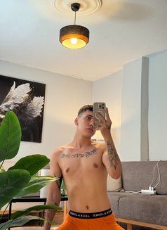 Arel - Male escort in Riyadh Photo 3 of 6