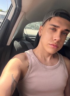 Arel - Male escort in Riyadh Photo 4 of 6
