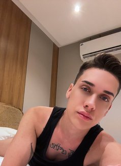 Arel - Acompañantes masculino in Riyadh Photo 1 of 7