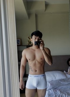 Argus Hunk - Male escort in Manila Photo 1 of 1