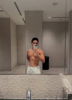 Argus Hunk - Male escort in Manila Photo 8 of 8
