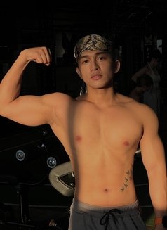 Argus Hunk - Acompañantes masculino in Manila Photo 1 of 7