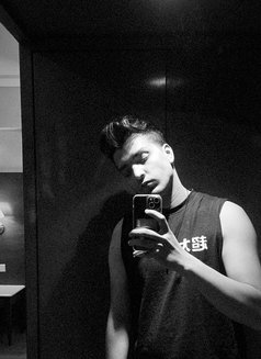 Arhaan - Male escort in Mumbai Photo 8 of 19