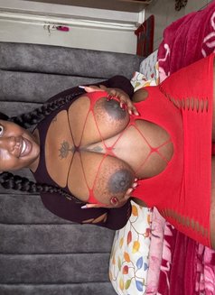 Ari - escort in Nairobi Photo 2 of 8