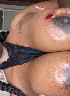 Ari - escort in Nairobi Photo 5 of 8