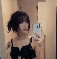 Ari - Transsexual escort in Tokyo