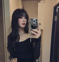 Ari - Transsexual escort in Tokyo