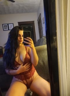 Mia - escort in Kuwait Photo 1 of 3