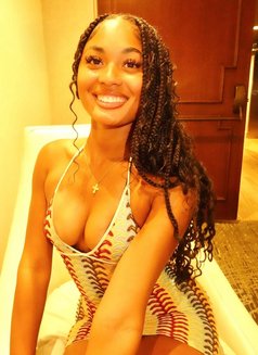 Aria - escort in Muscat Photo 3 of 3