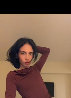 Aria Femboy - Male escort in Dubai Photo 8 of 9