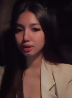 Aria - escort in Manila Photo 4 of 4