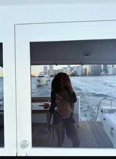 Aria - escort in Dubai Photo 2 of 4