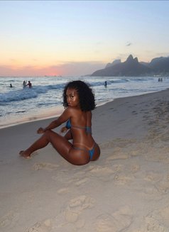 Aria - escort in Dubai Photo 3 of 4