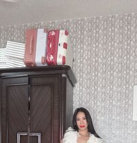 Elizabeth eat me lick me - adult performer in Dubai