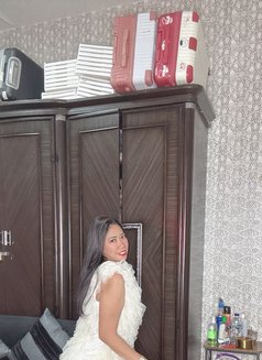 Elizabeth eat me lick me - adult performer in Dubai Photo 3 of 23