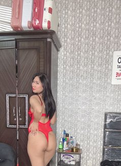 Elizabeth eat me lick me - adult performer in Dubai Photo 7 of 23