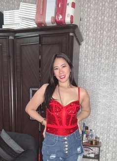 Elizabeth eat me lick me - adult performer in Dubai Photo 9 of 23