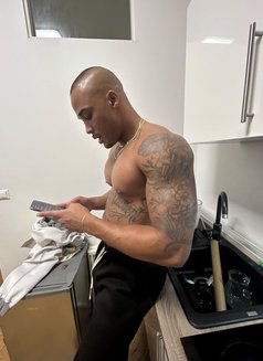 Arian M - Male escort in Dubai Photo 2 of 6