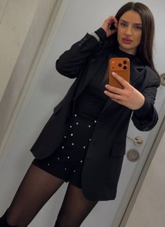 Ariana - escort in London Photo 8 of 13