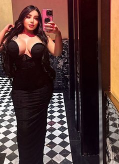 Ariana - puta in Abu Dhabi Photo 8 of 14