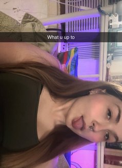 Ariana - puta in Cairo Photo 1 of 3