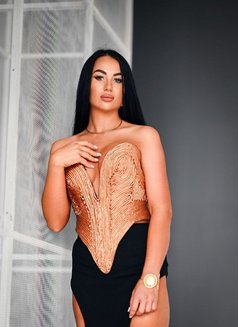 Ariana - escort in Dubai Photo 8 of 14
