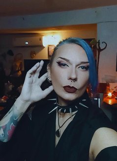 Ariana Sinner - Dominadora transexual in Bangkok Photo 13 of 13